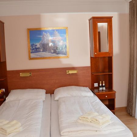 Private Room Pyrkerstraße Bad Hofgastein Zimmer foto