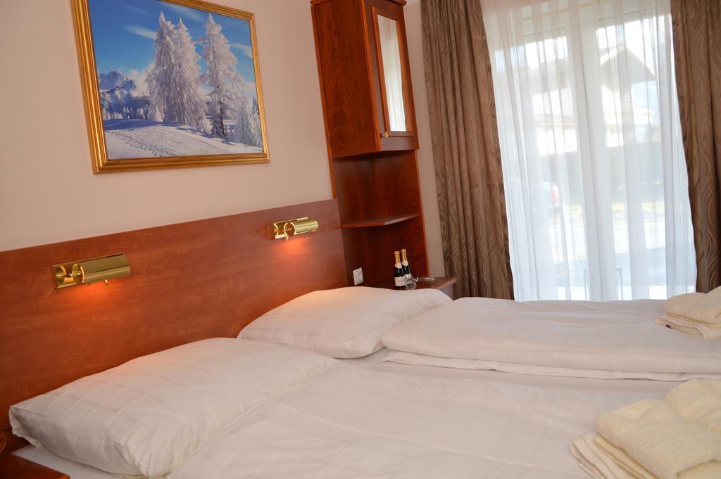 Private Room Pyrkerstraße Bad Hofgastein Zimmer foto