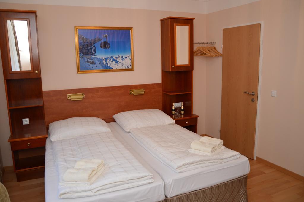 Private Room Pyrkerstraße Bad Hofgastein Zimmer foto